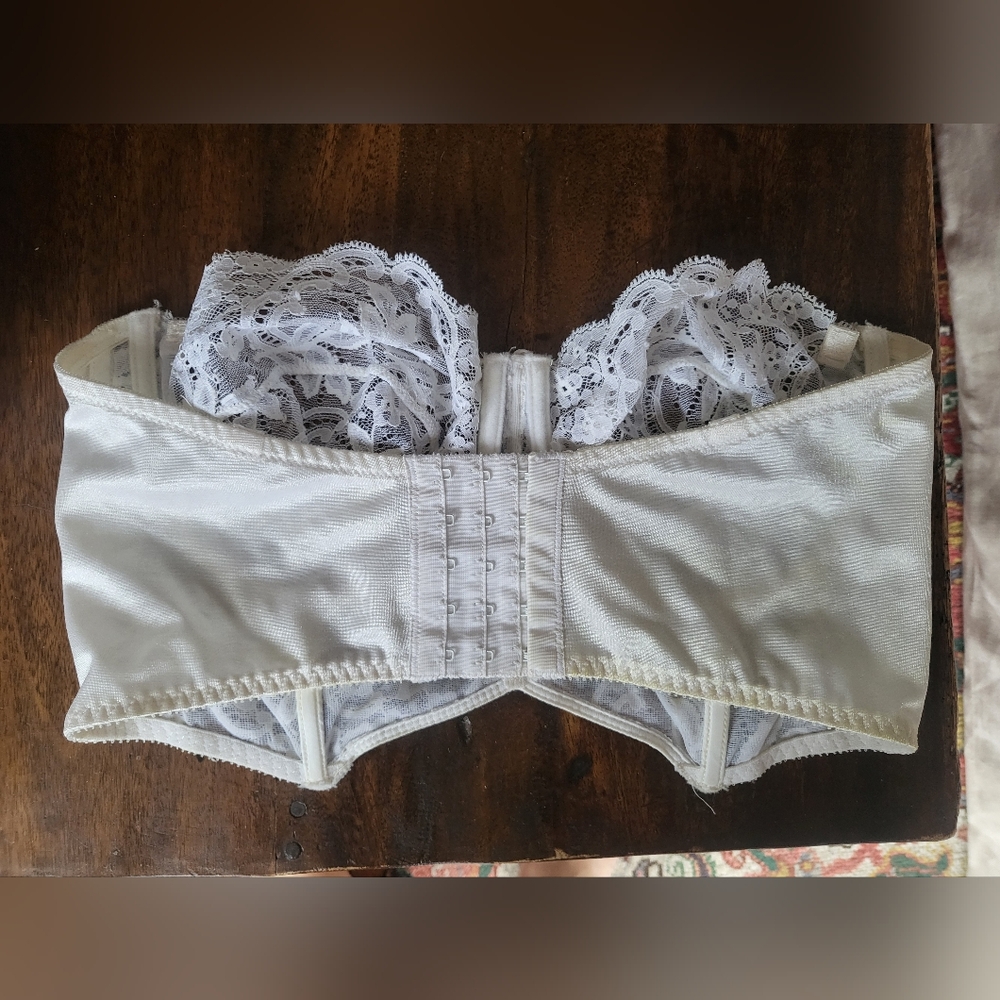 Warner's White Lace Unlined Bra - Picture 2 of 3